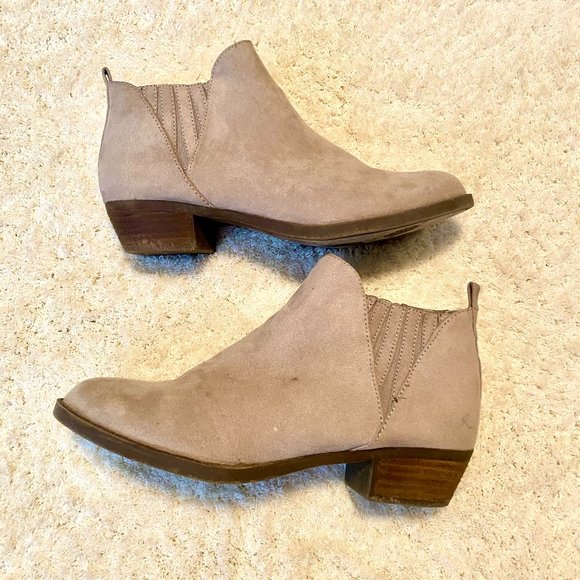 Low ankle booties size 8.5 - Picture 4 of 6